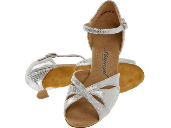 Die Form dieses Tanzschuhes sorgt für eine angenehmes Tragegefühl.